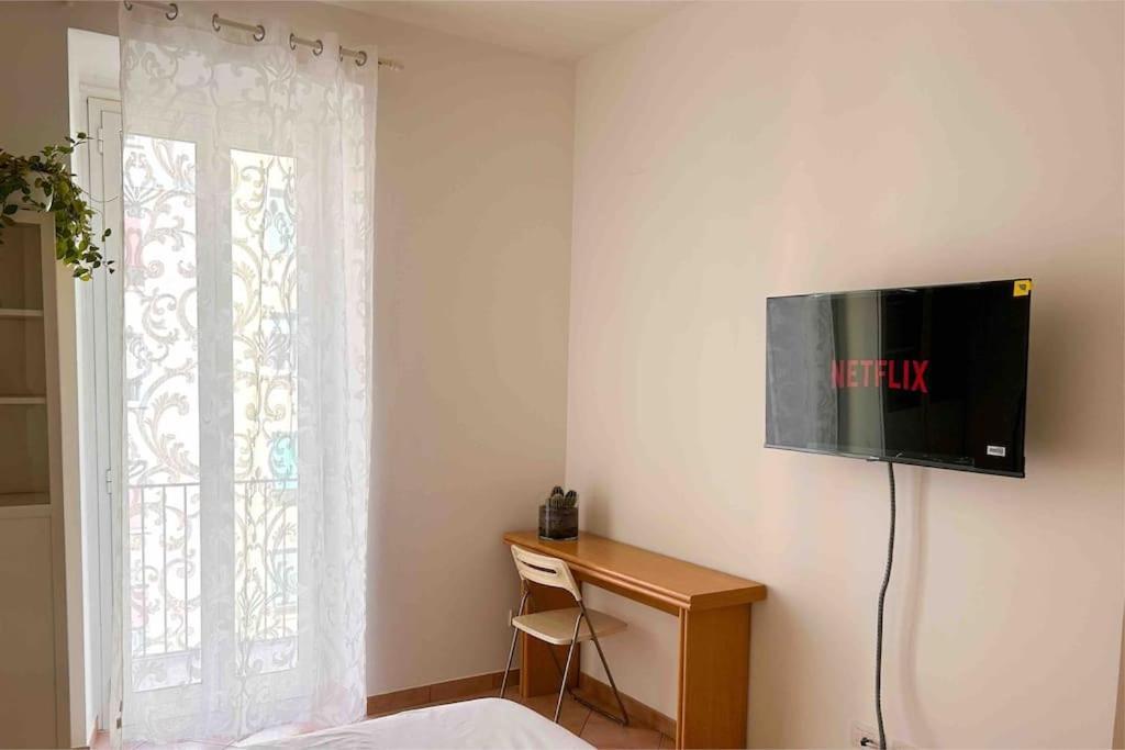 Apartment Near The Center With Private Bathroom Rom