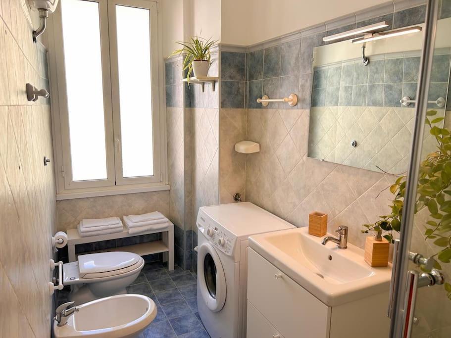 Near The Center With Private Bathroom *
